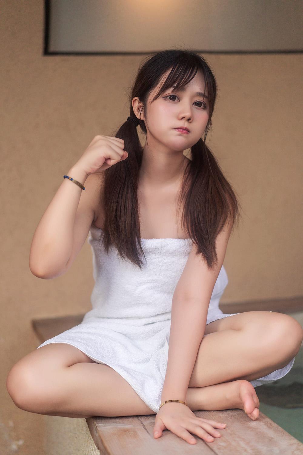 镜酱 私奔之温泉 [28P-455MB]