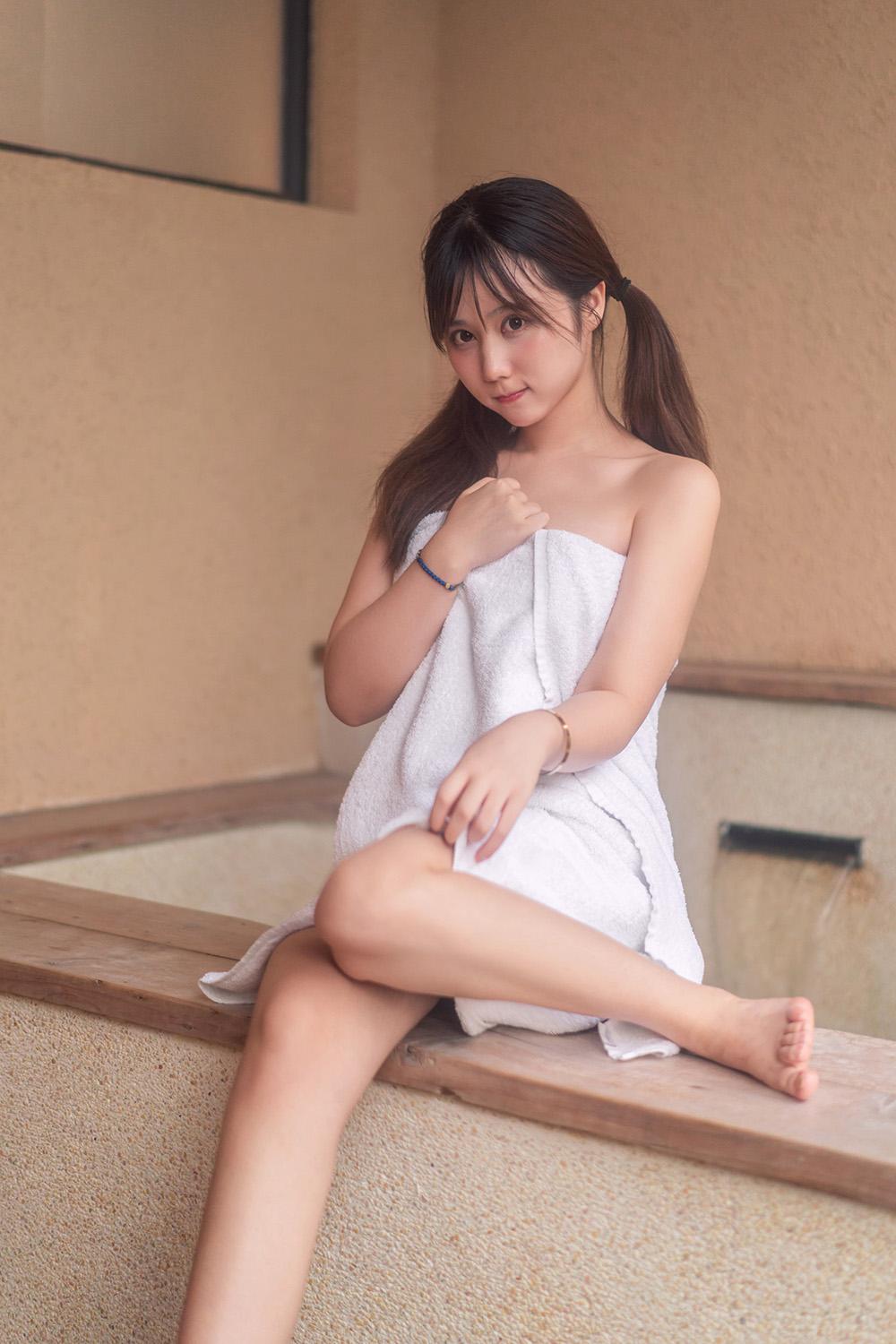 镜酱 私奔之温泉 [28P-455MB]