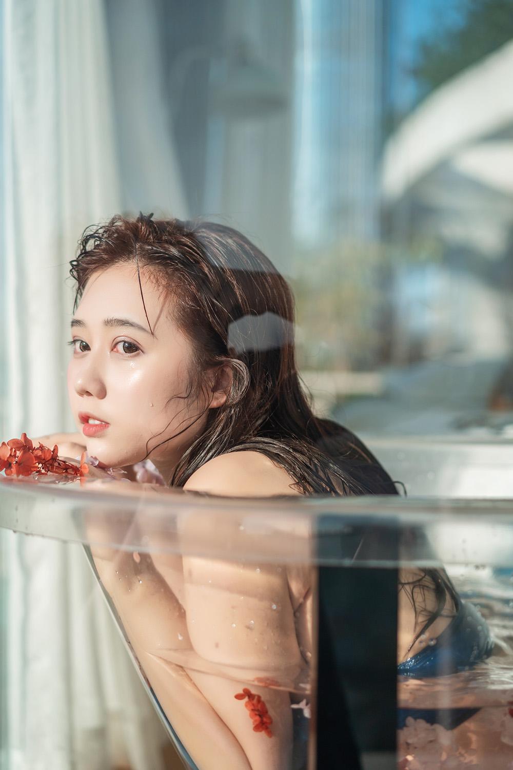镜酱 私奔之泳衣 [61P-899MB]