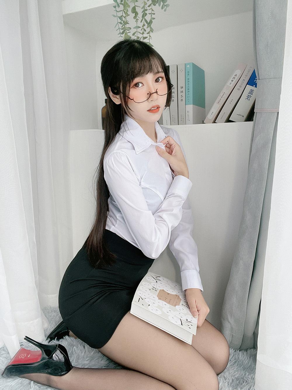 不呆猫 黑丝包臀OL[24P5V-908M]
