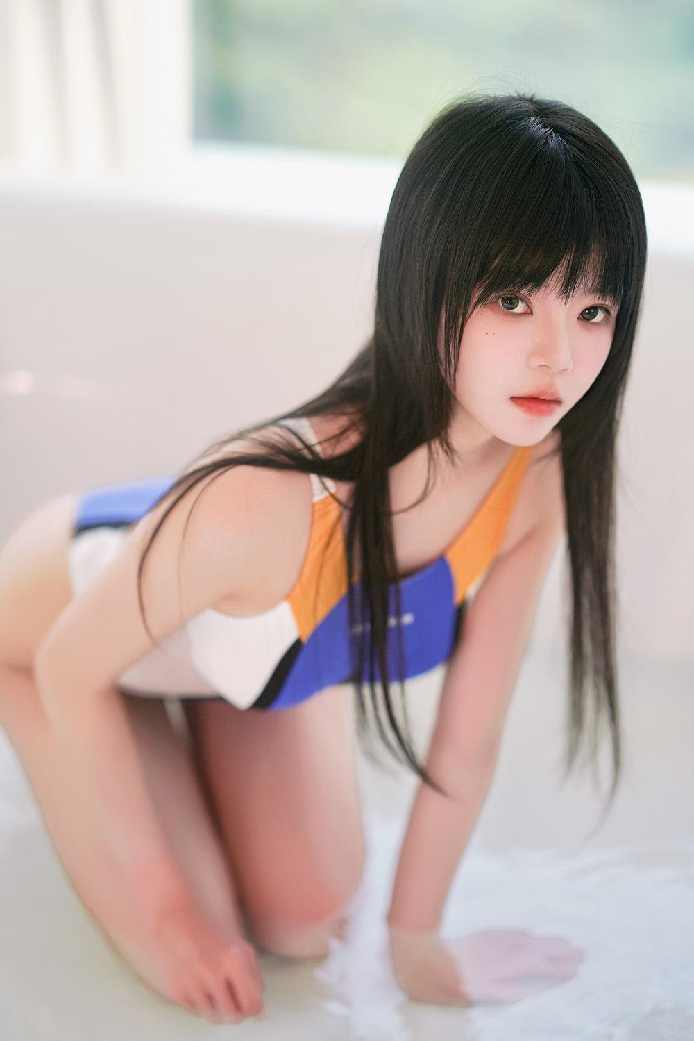 桜桃喵 竞泳 [21P-242MB]