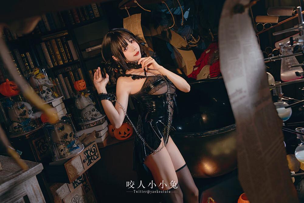 咬一口兔娘(黏黏团子兔) –『兔兔班车』万圣小恶魔 [41P1V-643MB]