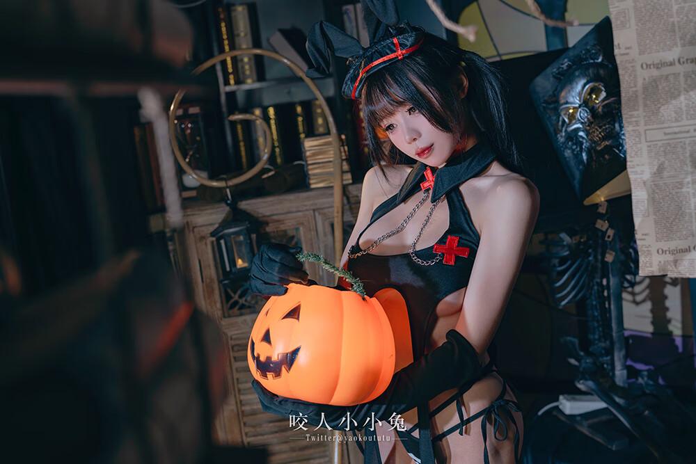 咬一口兔娘(黏黏团子兔) –十一月T3特典 万圣节看護士[40P-625M]