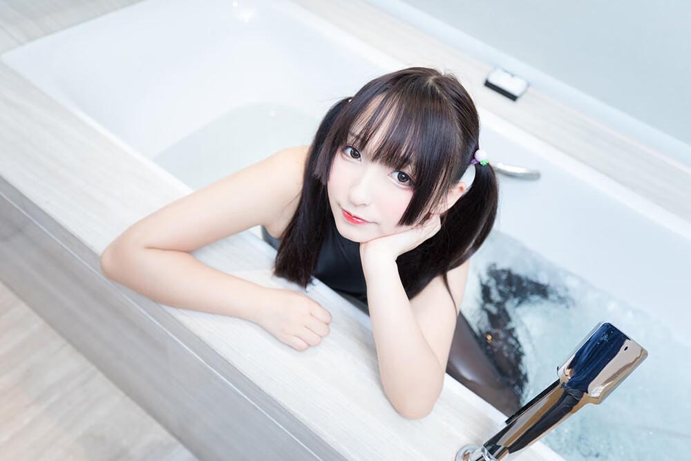 神楽坂真冬 – 《水の形》