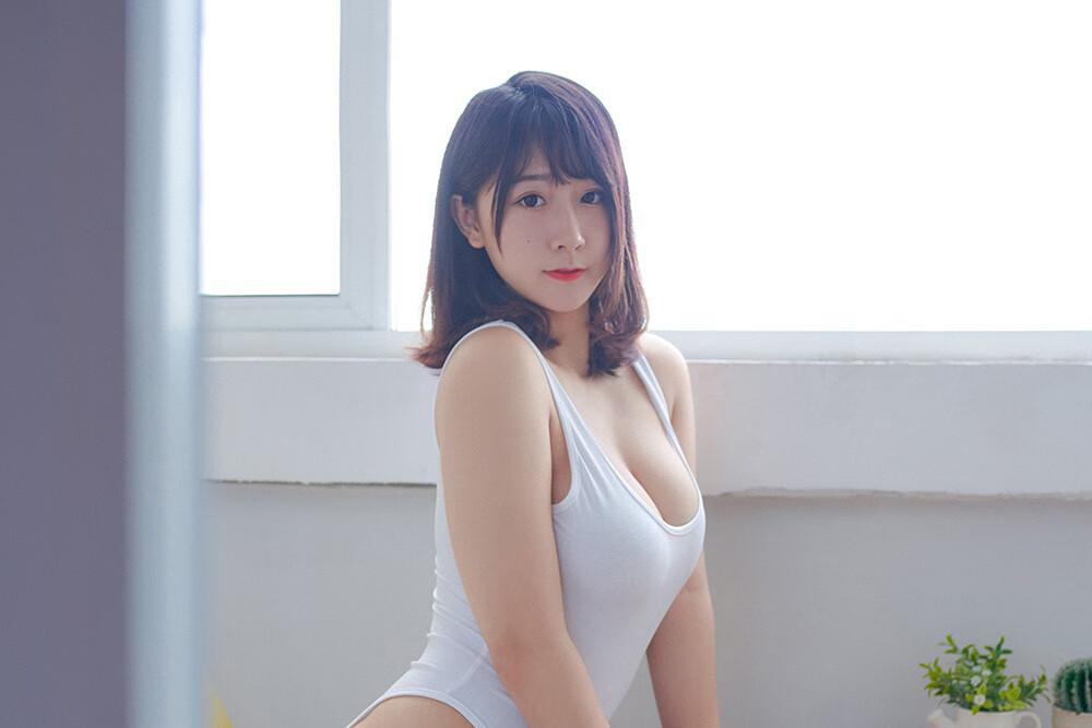 猫九酱 白色连体衣 [34P-102MB]