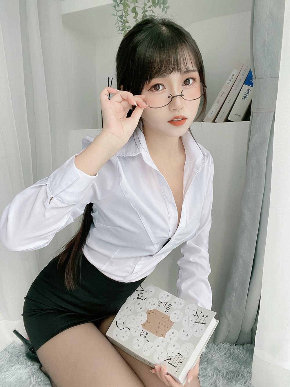不呆猫 黑丝包臀OL[24P5V-908M]