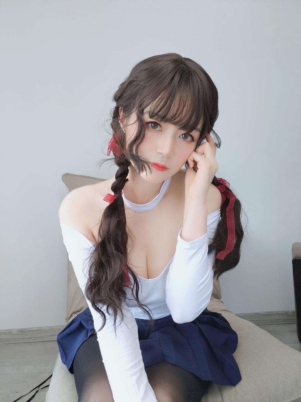 白银81 邻家大姐姐的黑丝 [45P1V-405MB]